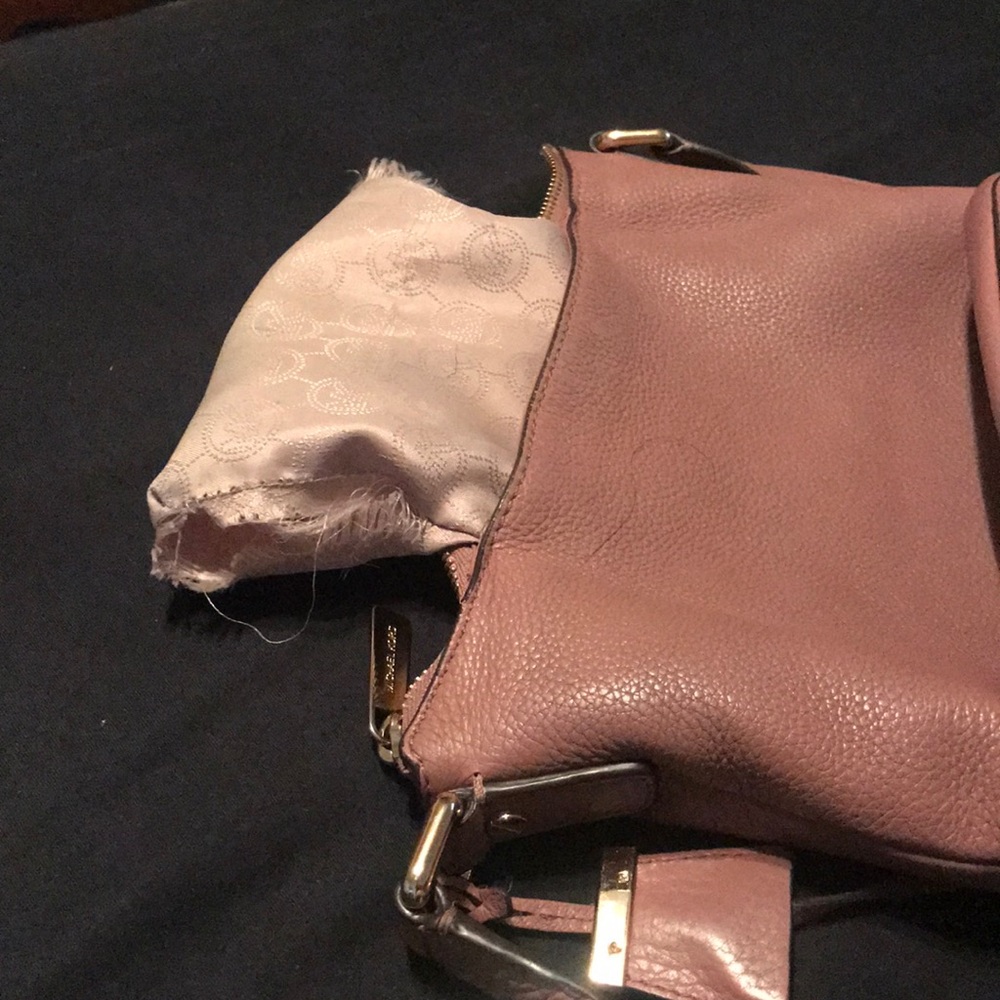 USED— AUTHENTIC MICHEAL KORS DUSTY ROSE CROSSBODY - Picture 8 of 8